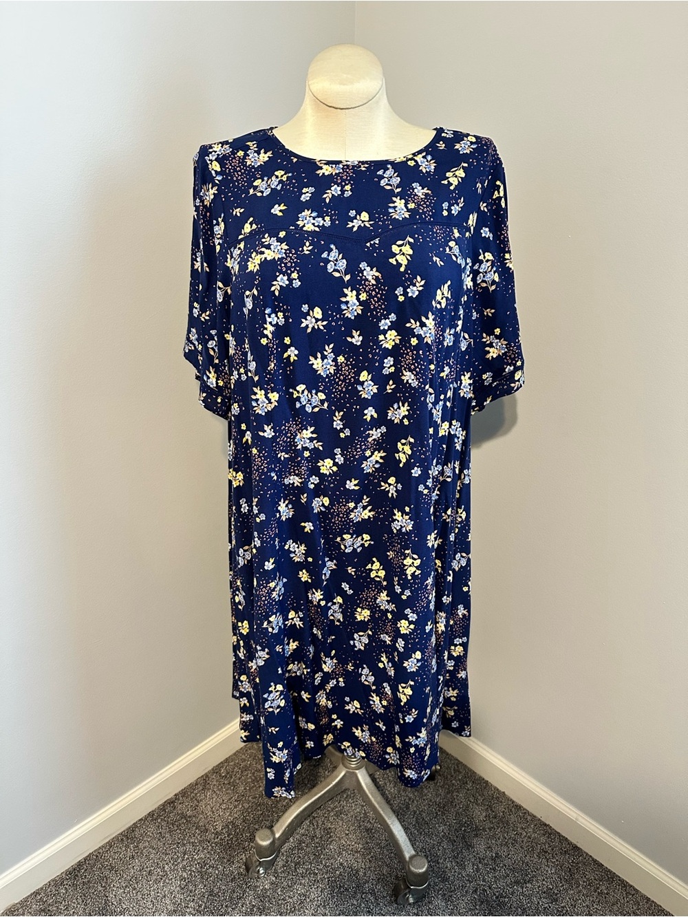 Torrid Floral Navy Short Sleeve Shift Dress